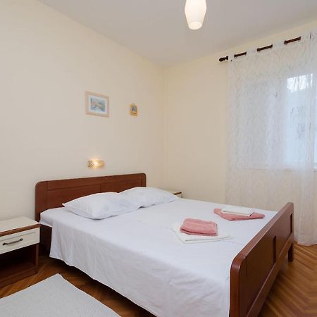 Rooms Mihaela Rab Town Eksteriør bilde