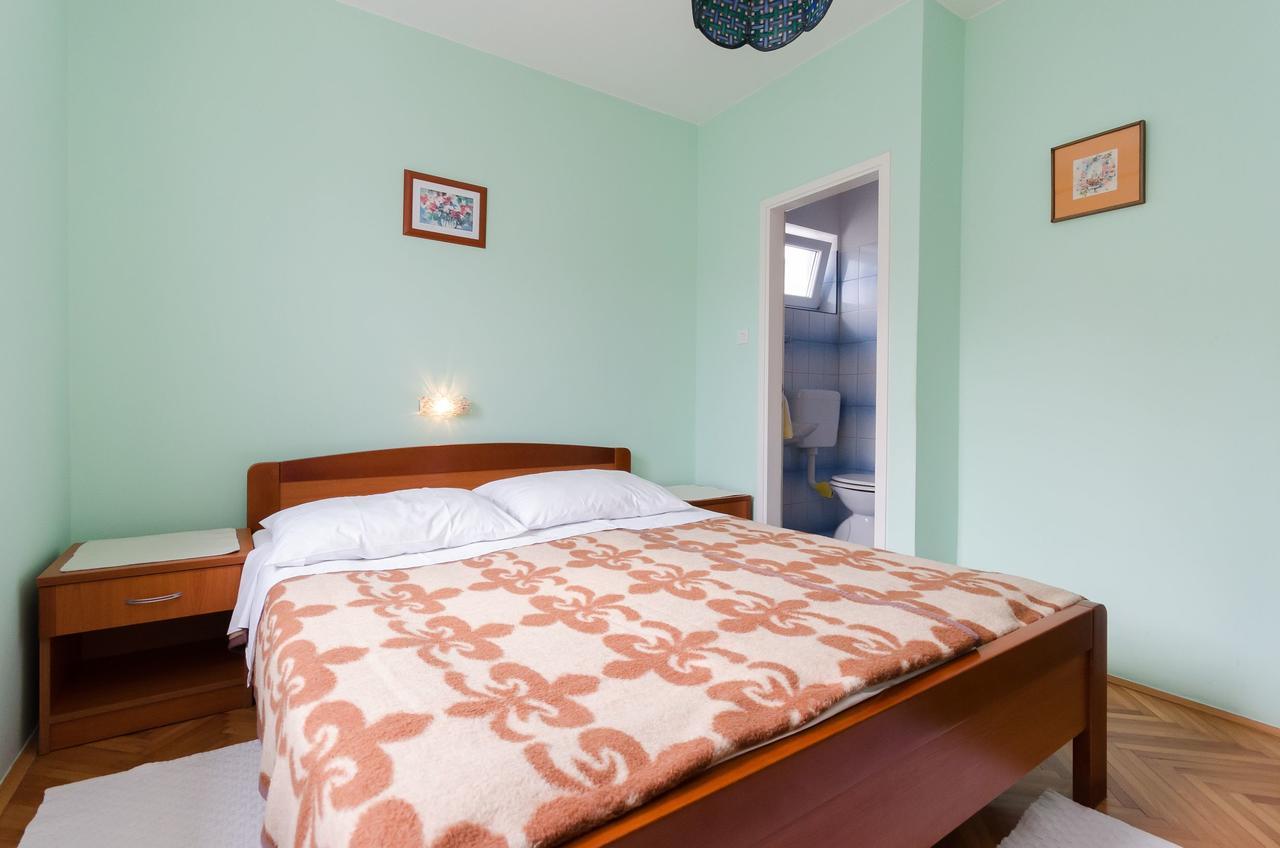 Rooms Mihaela Rab Town Eksteriør bilde