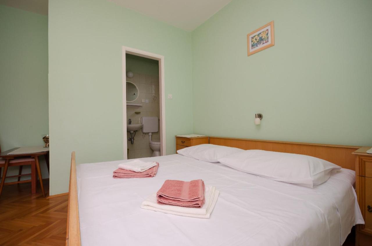 Rooms Mihaela Rab Town Eksteriør bilde