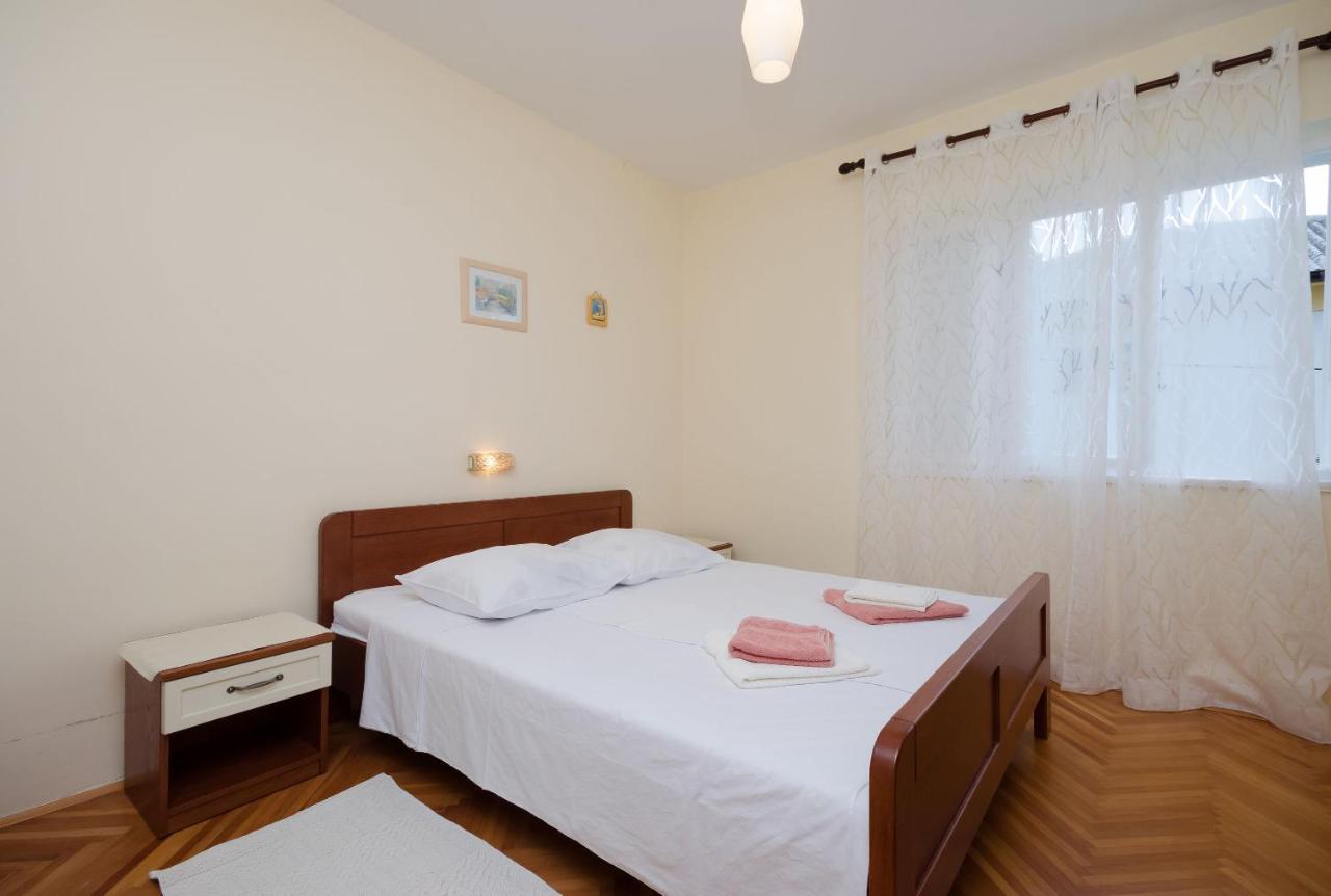 Rooms Mihaela Rab Town Eksteriør bilde